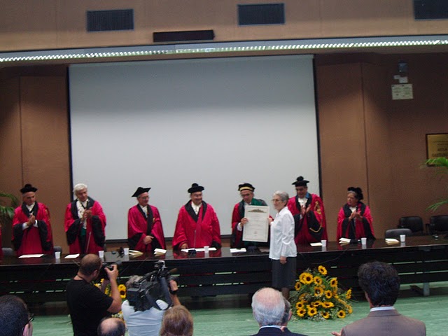 Julia Aguiar, doctora honoris causa por la universidad de N�poles