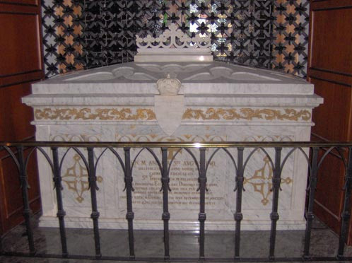 Sepulcro donde reposa el cuerpo incorrupto de la Venerable Madre Ana de San Agustín